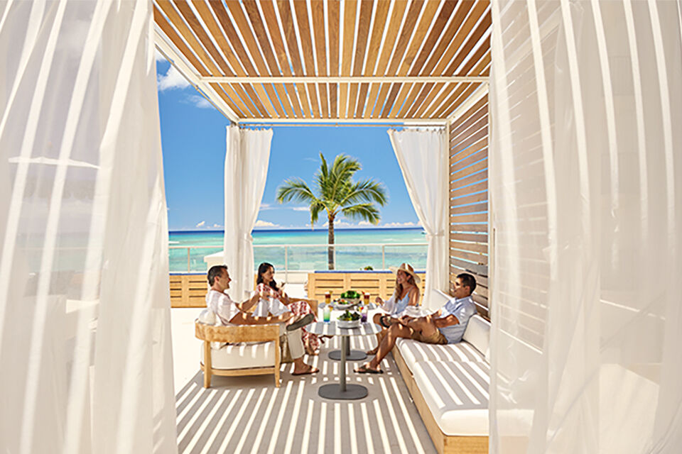outrigger-reef-waikiki-beach-resort-voyager47-TEASER-960x640.jpg
